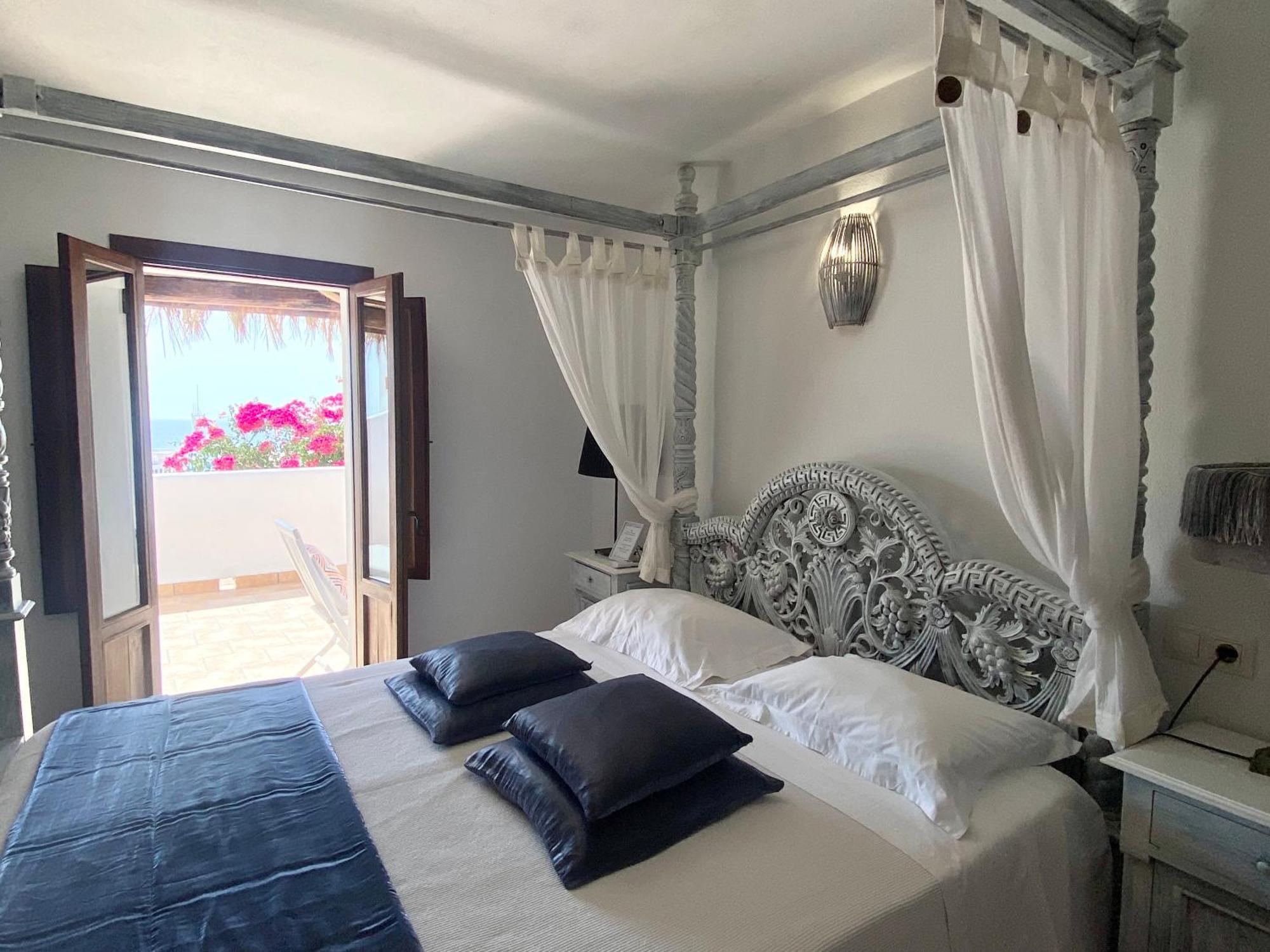 Buenavista & Suites Santa Eularia des Riu Eksteriør billede