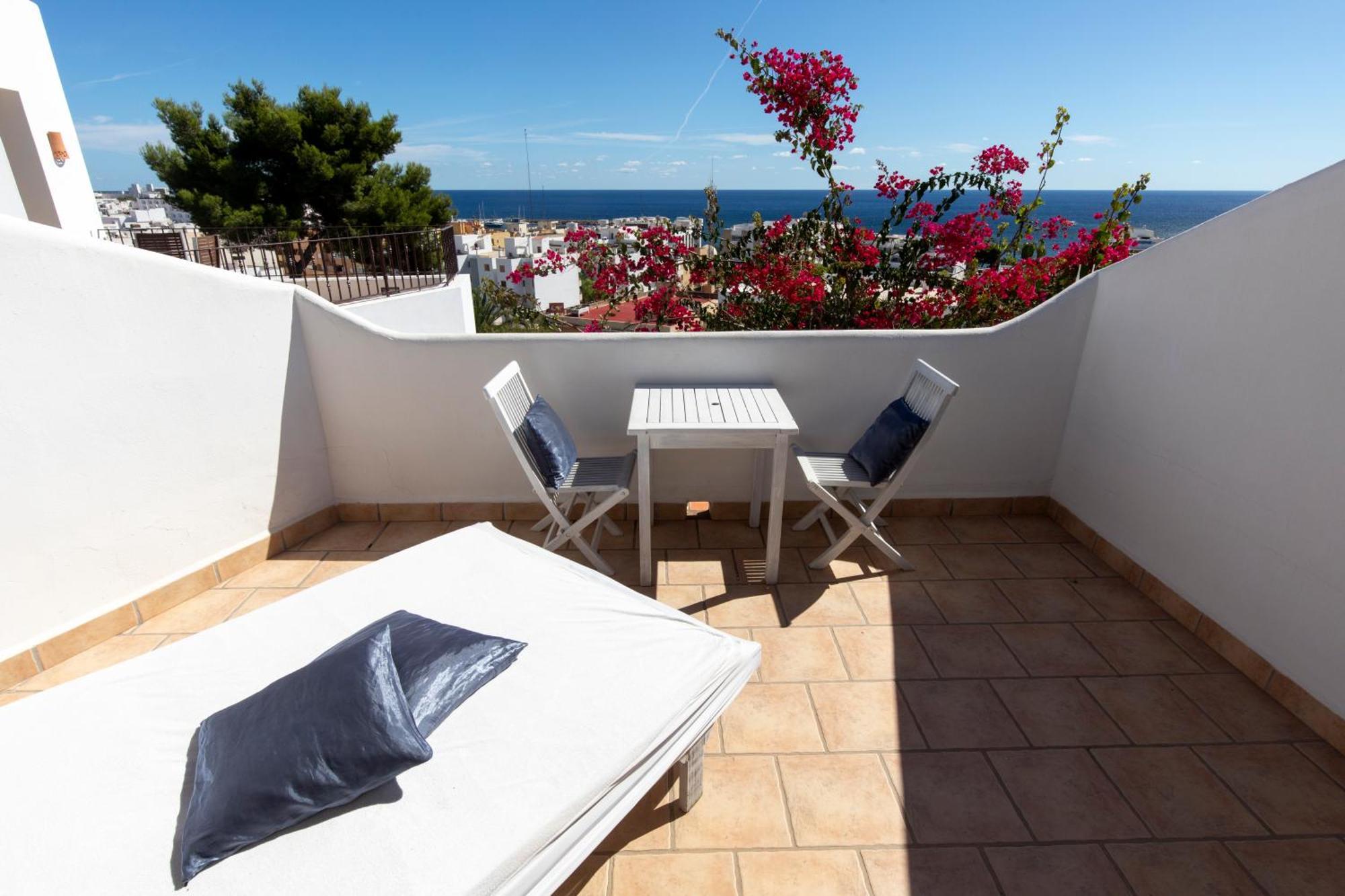 Buenavista & Suites Santa Eularia des Riu Eksteriør billede
